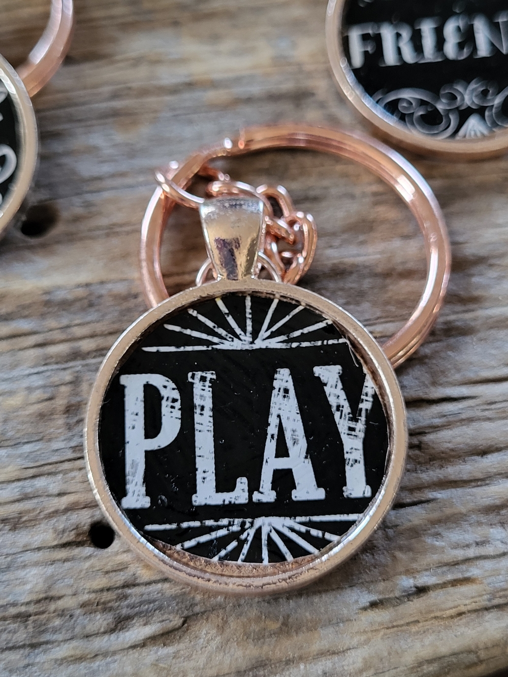 PLAY Round Keychain - Rose Gold Frame